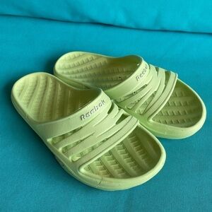 Women’s Reebok slides size 6